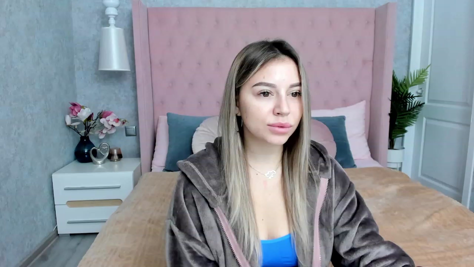 Gallery image thumbnail from SofiBloom's myfreecams stream on, 12/02/2022, 07:29 image 3 of 20