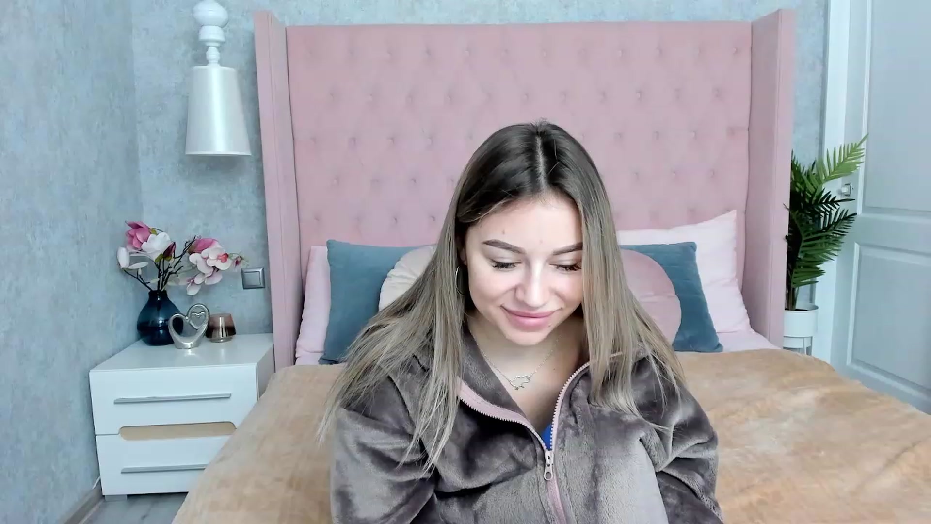 Gallery image thumbnail from SofiBloom's myfreecams stream on, 12/02/2022, 07:29 image 16 of 20