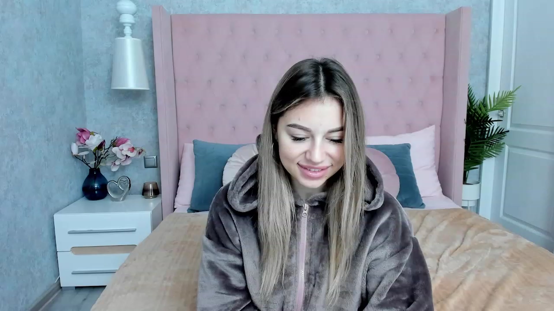 Gallery image thumbnail from SofiBloom's myfreecams stream on, 12/02/2022, 08:11 image 13 of 20