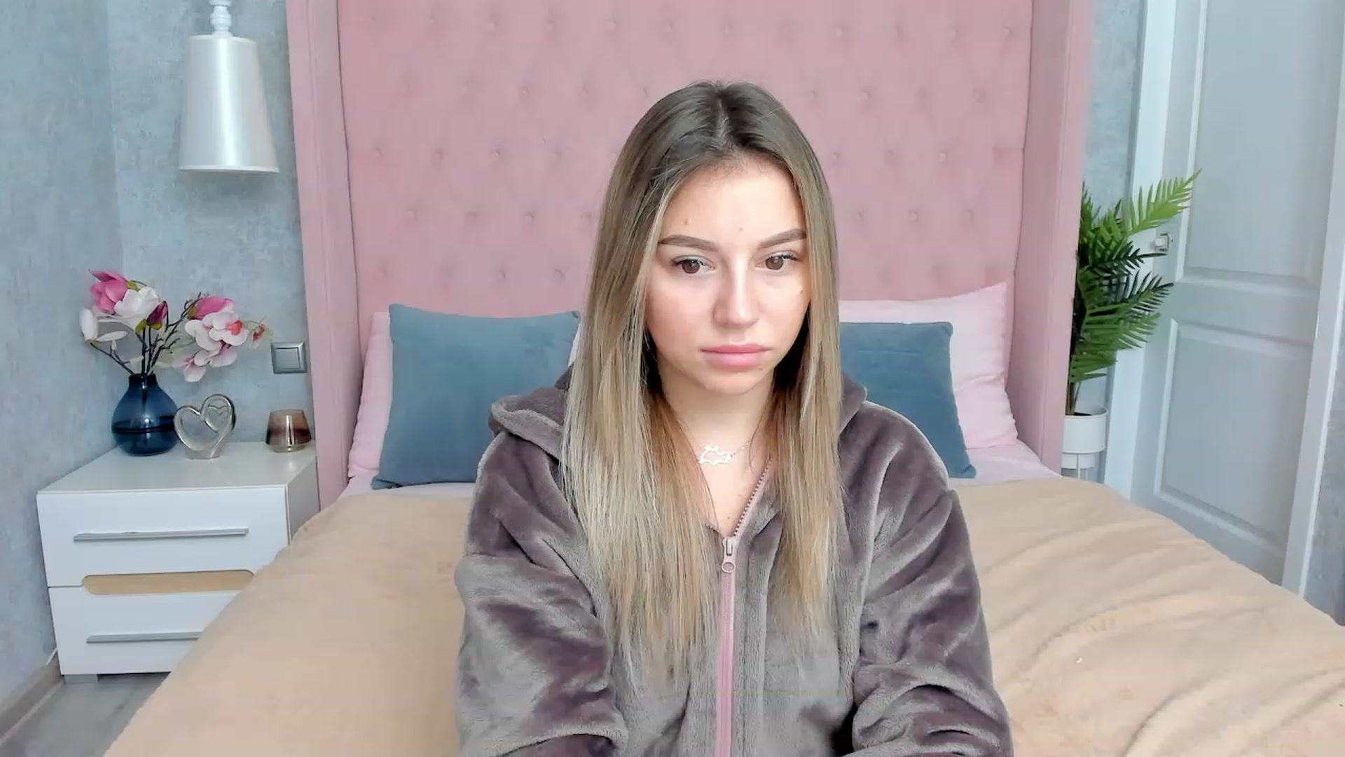 Gallery image thumbnail from SofiBloom's myfreecams stream on, 12/02/2022, 16:18 image 8 of 20