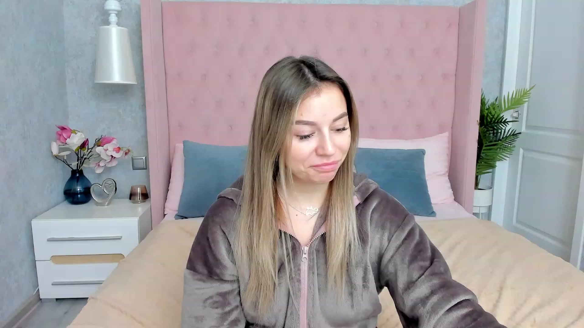 Gallery image thumbnail from SofiBloom's myfreecams stream on, 12/02/2022, 19:09 image 6 of 20