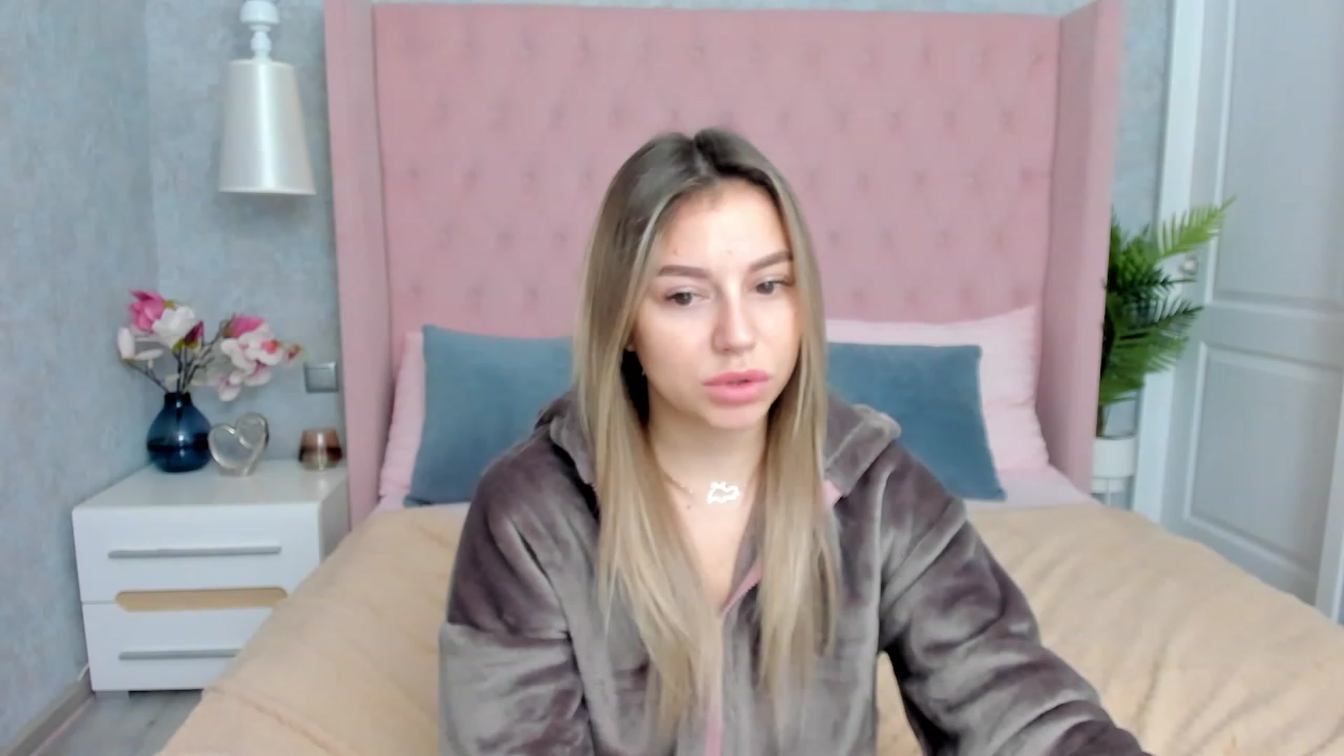 Gallery image thumbnail from SofiBloom's myfreecams stream on, 12/02/2022, 19:09 image 10 of 20