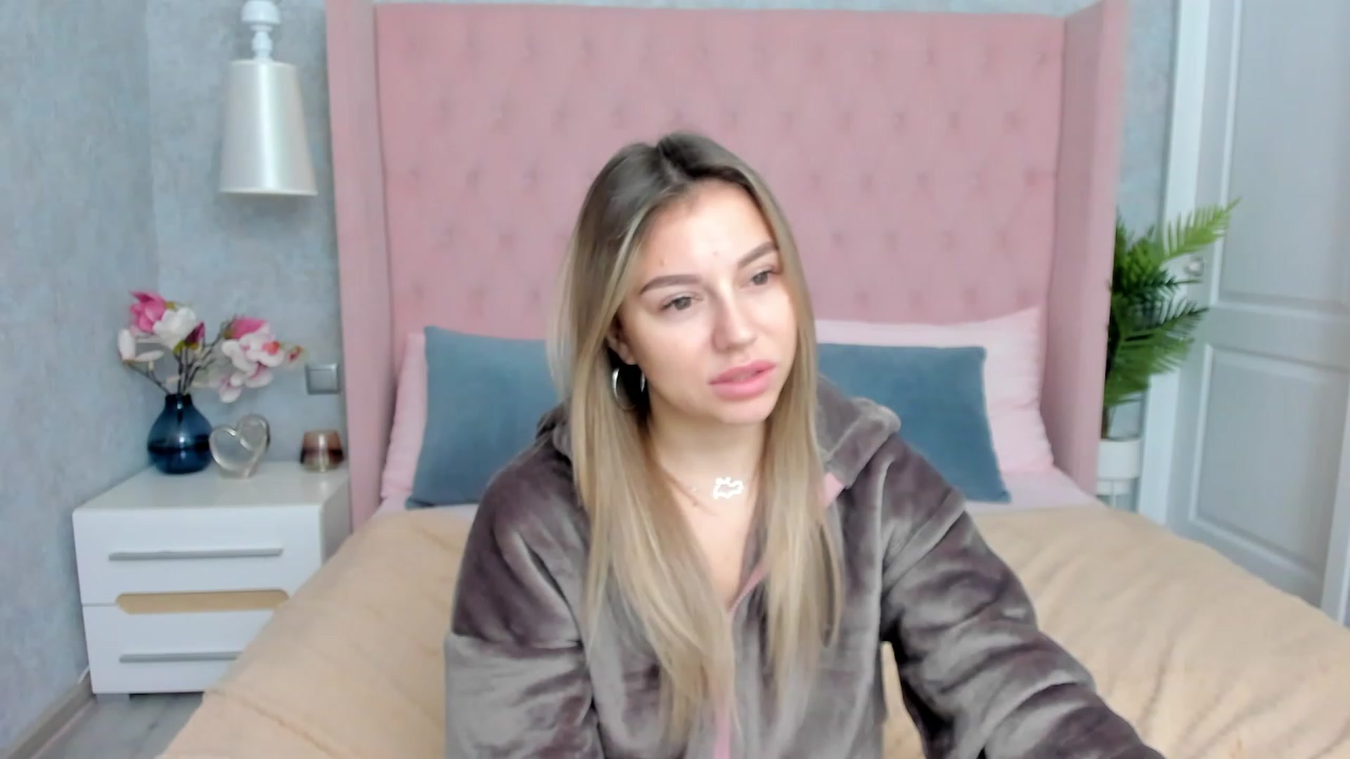 Gallery image thumbnail from SofiBloom's myfreecams stream on, 12/02/2022, 19:09 image 9 of 20