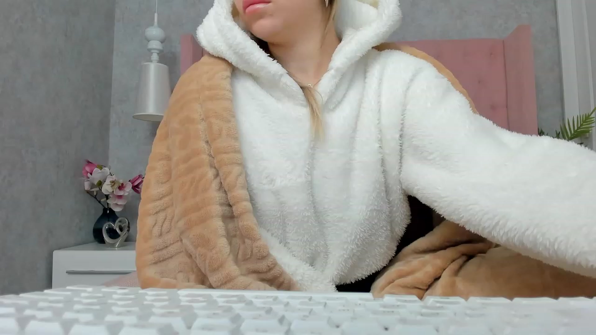 Gallery image thumbnail from SofiBloom's myfreecams stream on, 12/06/2022, 09:33 image 15 of 20