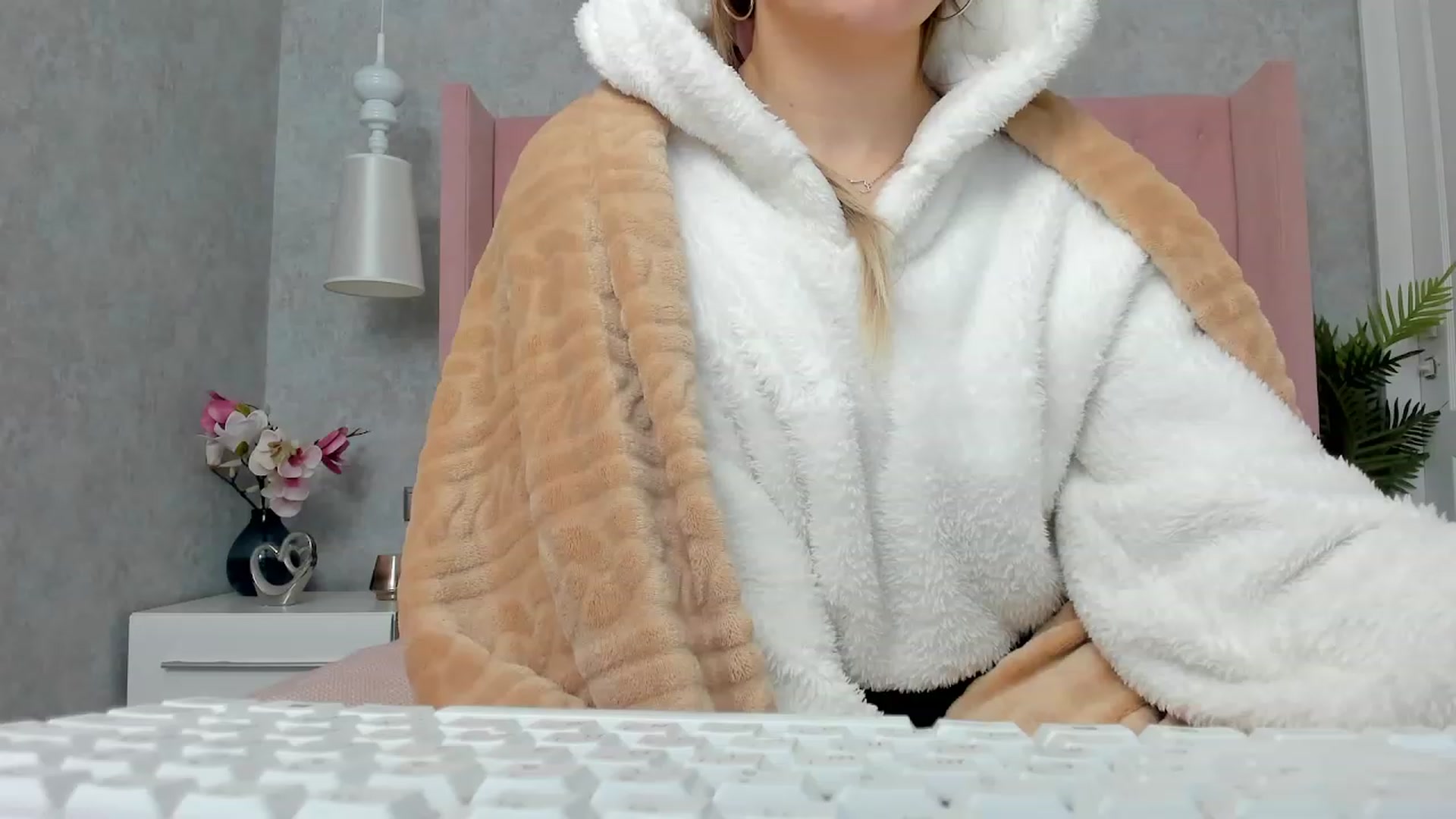 Gallery image thumbnail from SofiBloom's myfreecams stream on, 12/06/2022, 09:33 image 3 of 20