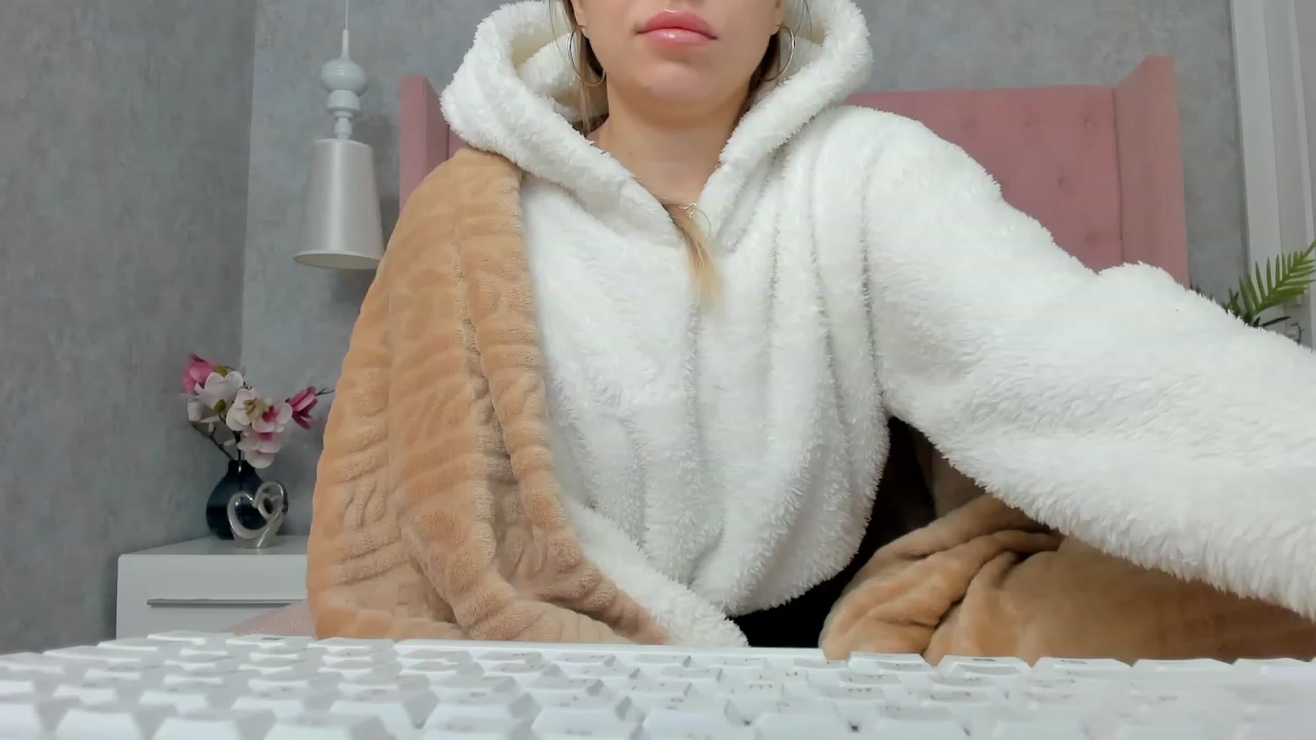 Gallery image thumbnail from SofiBloom's myfreecams stream on, 12/06/2022, 09:33 image 16 of 20