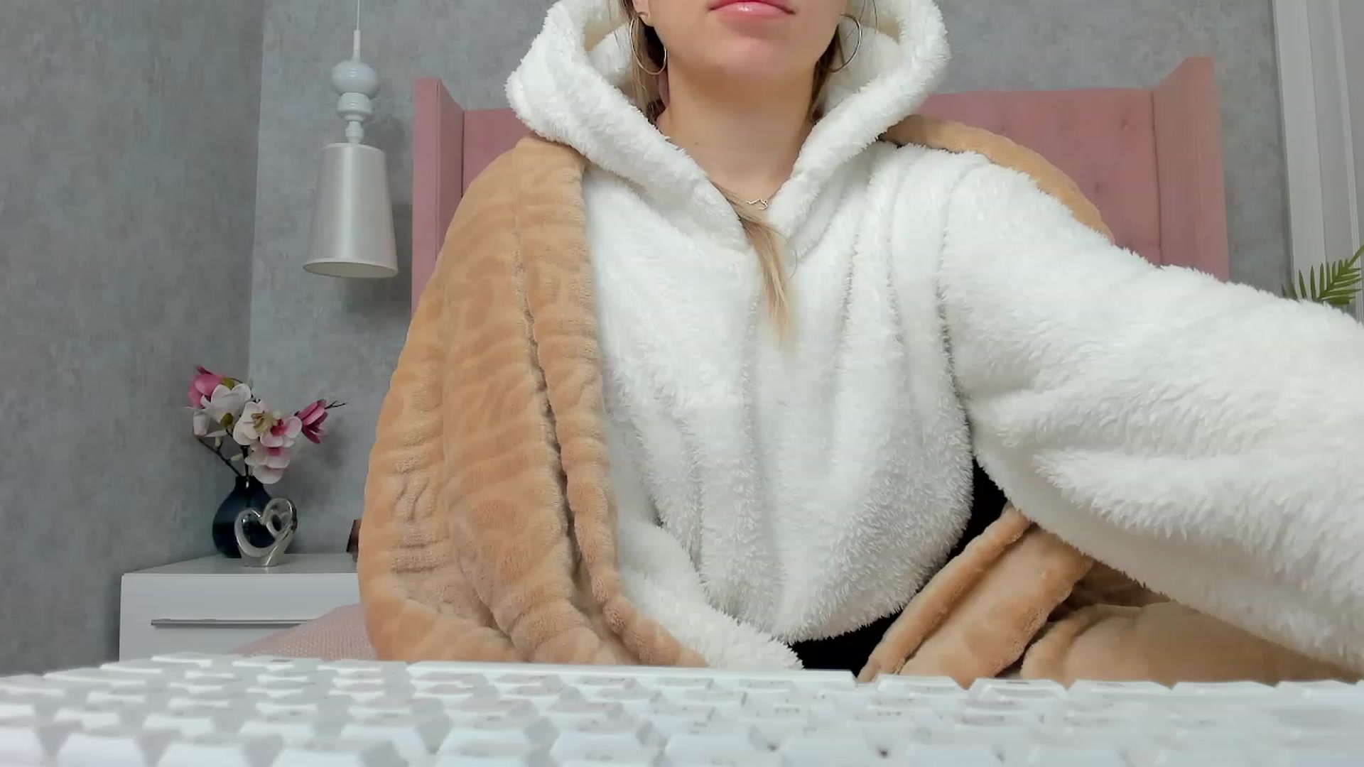 Gallery image thumbnail from SofiBloom's myfreecams stream on, 12/06/2022, 09:33 image 11 of 20