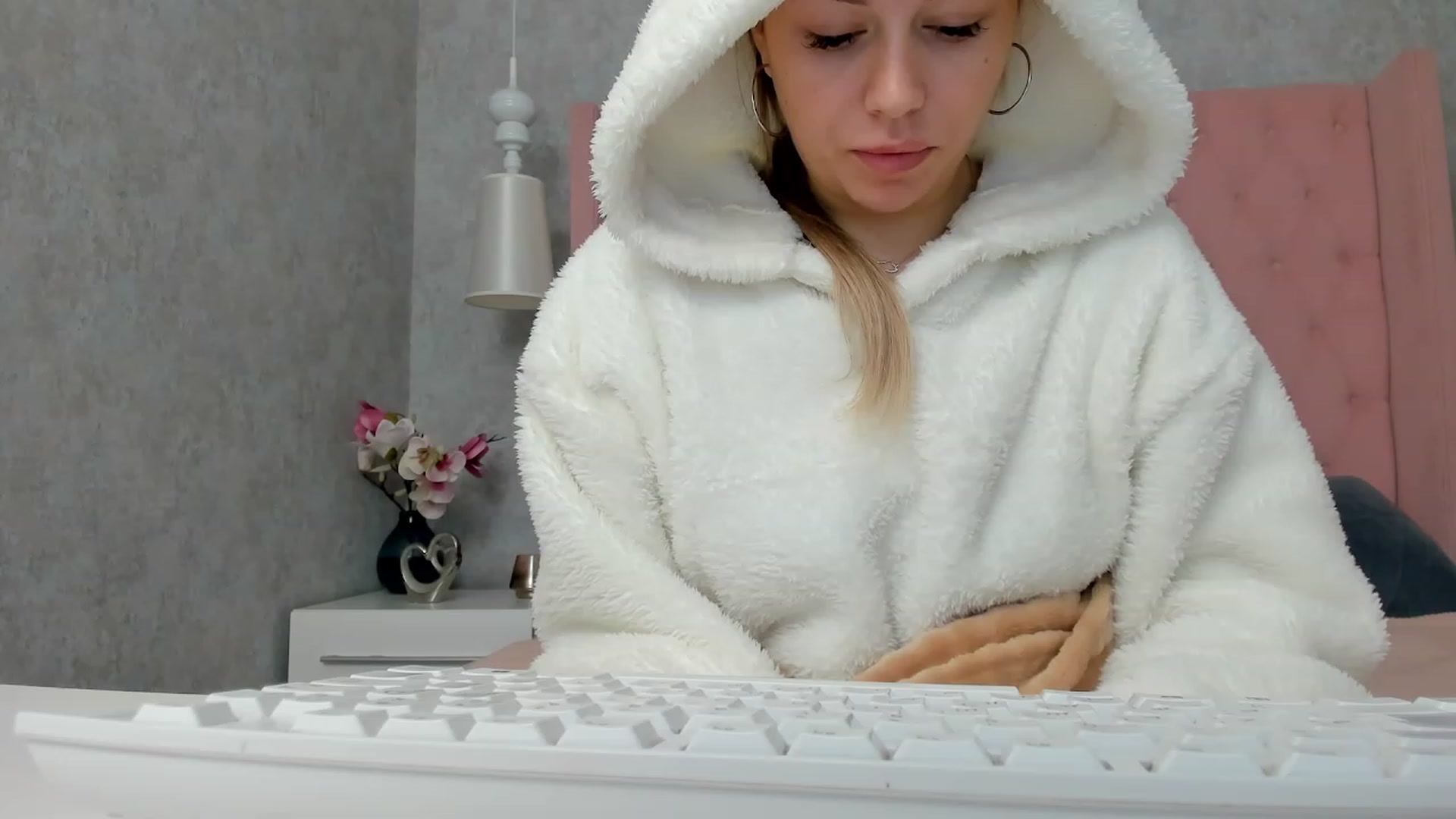Gallery image thumbnail from SofiBloom's myfreecams stream on, 12/06/2022, 11:23 image 9 of 20