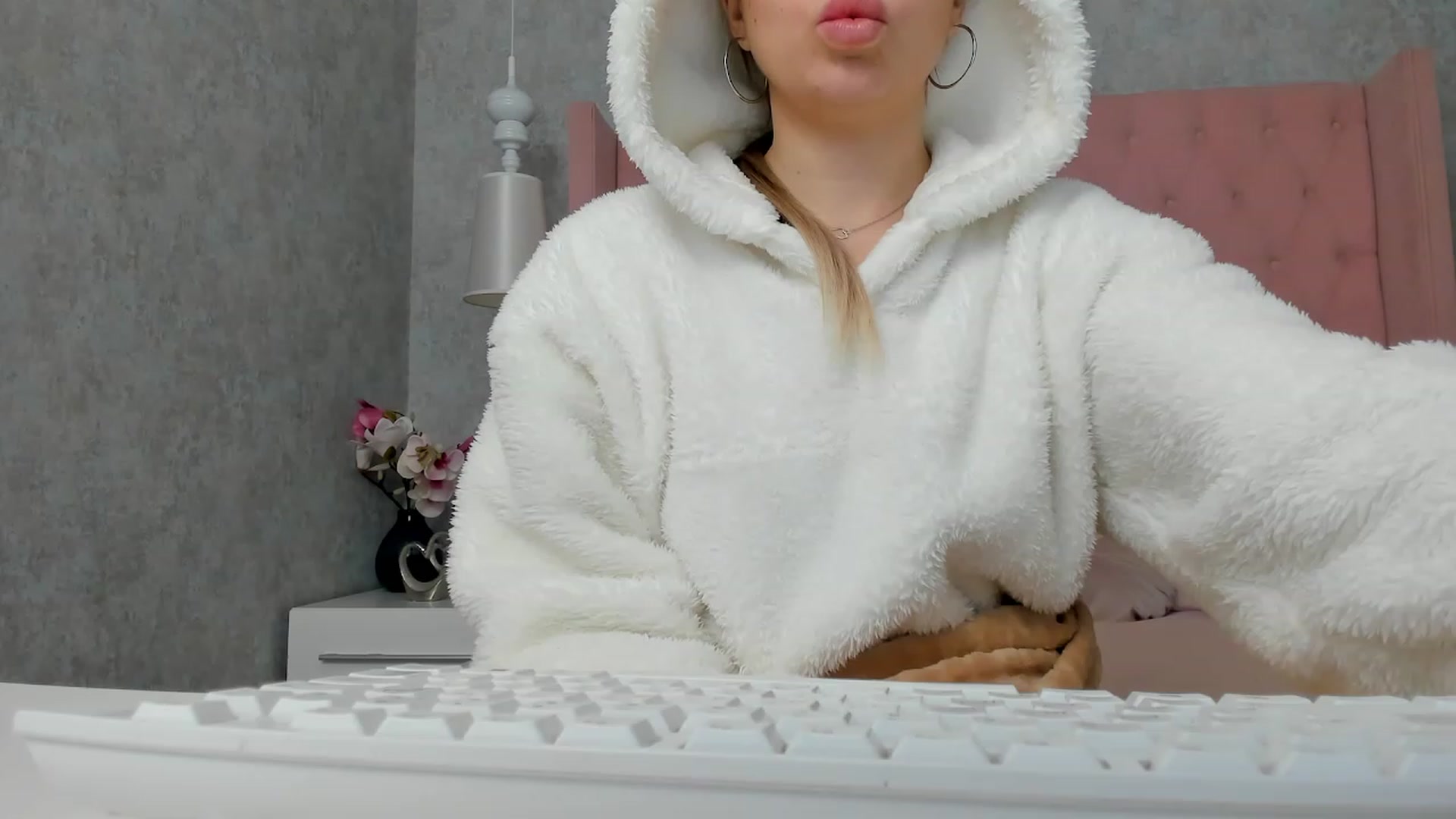 Gallery image thumbnail from SofiBloom's myfreecams stream on, 12/06/2022, 11:23 image 16 of 20