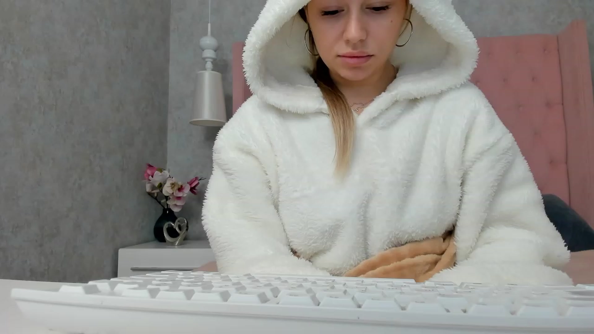 Gallery image thumbnail from SofiBloom's myfreecams stream on, 12/06/2022, 11:23 image 8 of 20