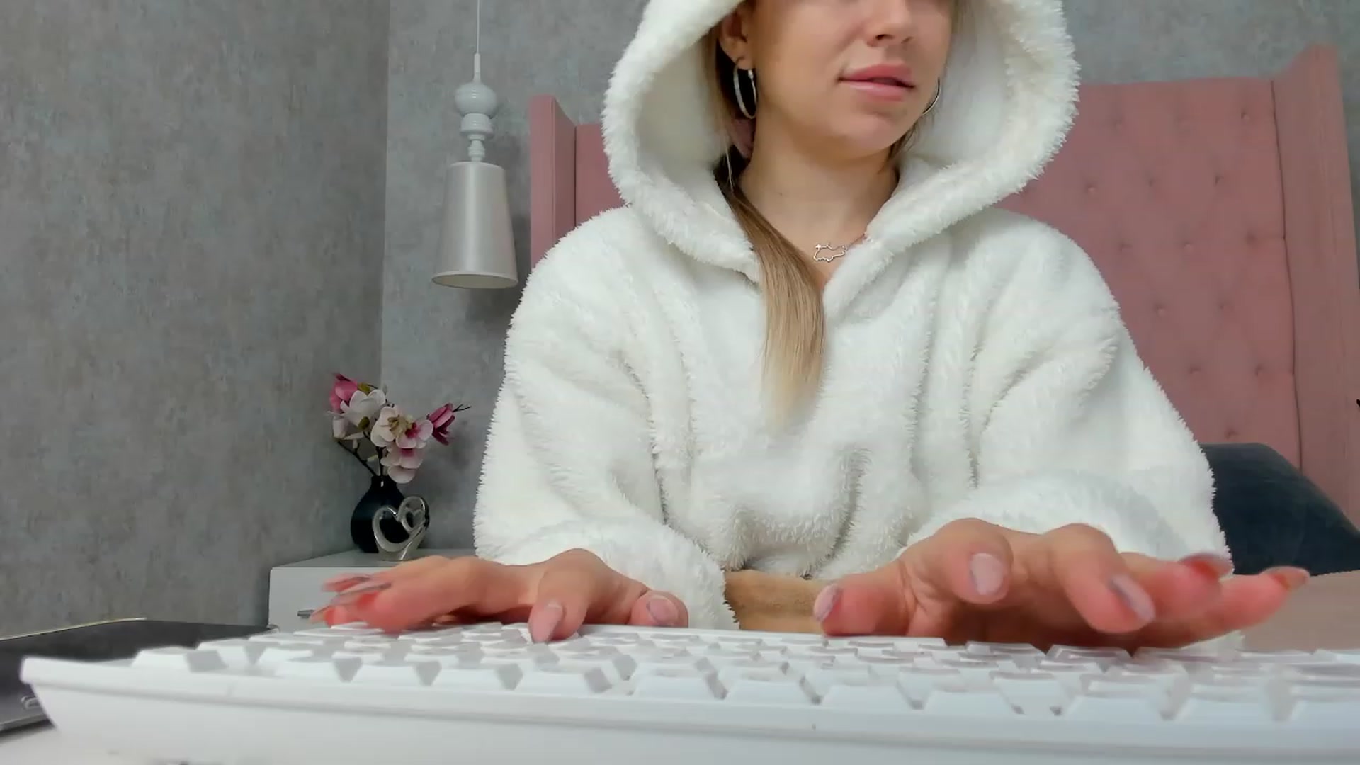 Gallery image thumbnail from SofiBloom's myfreecams stream on, 12/06/2022, 11:23 image 3 of 20