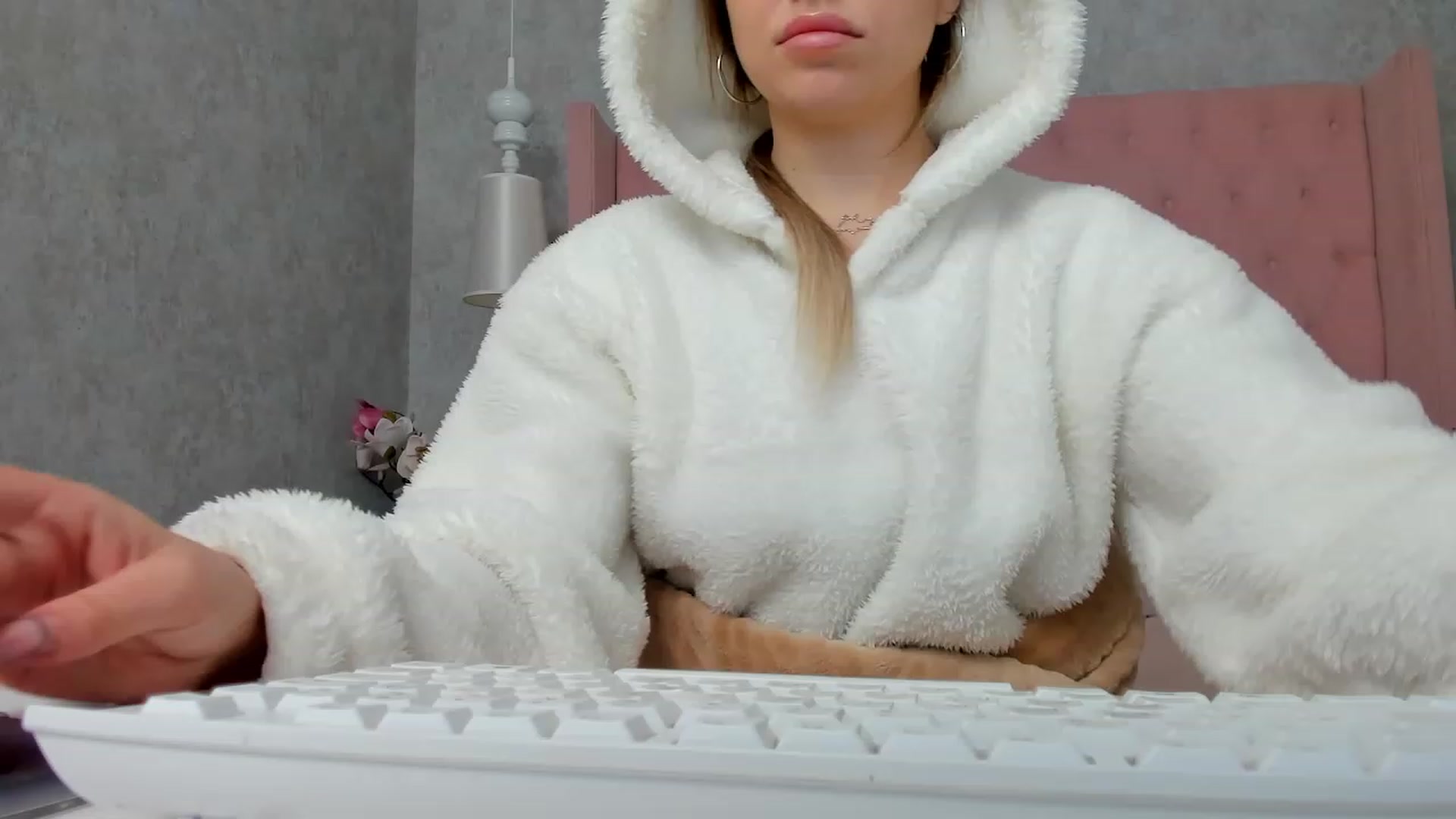 Gallery image thumbnail from SofiBloom's myfreecams stream on, 12/06/2022, 11:23 image 4 of 20