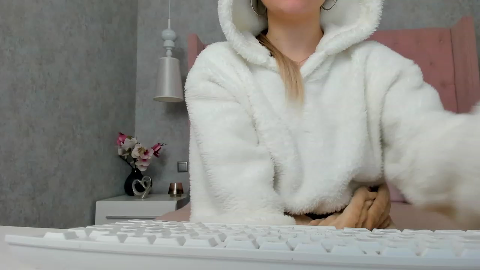 Gallery image thumbnail from SofiBloom's myfreecams stream on, 12/06/2022, 12:02 image 2 of 20