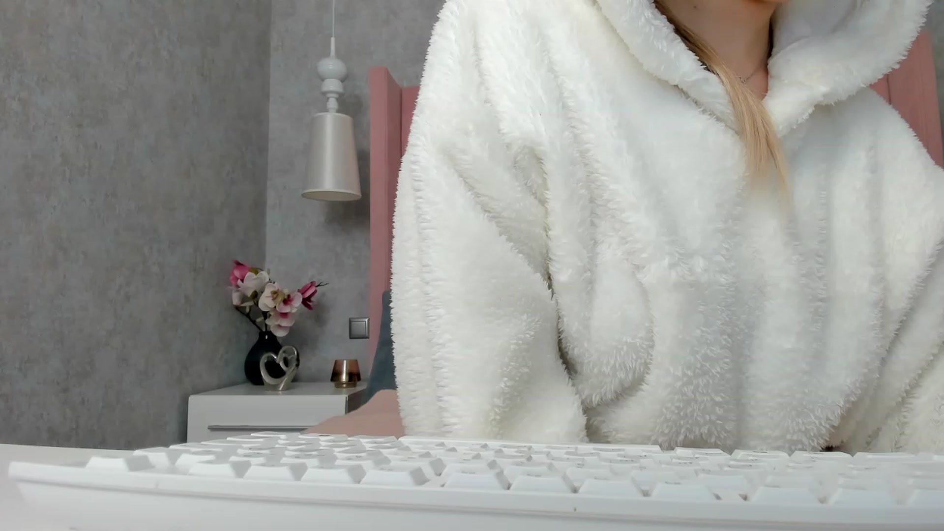 Gallery image thumbnail from SofiBloom's myfreecams stream on, 12/06/2022, 12:02 image 7 of 20