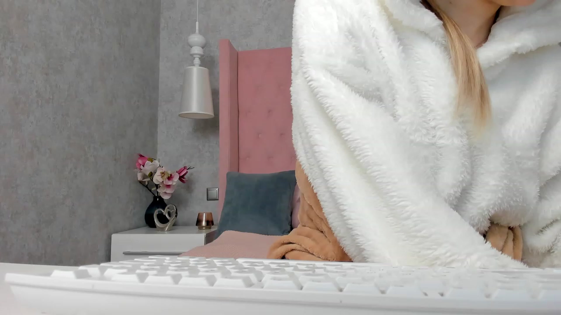 Gallery image thumbnail from SofiBloom's myfreecams stream on, 12/06/2022, 12:02 image 1 of 20