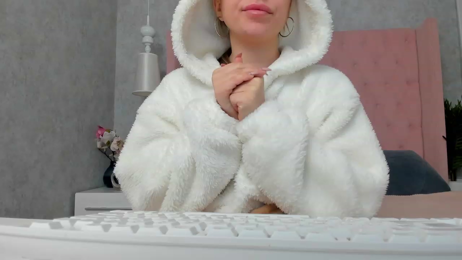 Gallery image thumbnail from SofiBloom's myfreecams stream on, 12/06/2022, 12:02 image 17 of 20