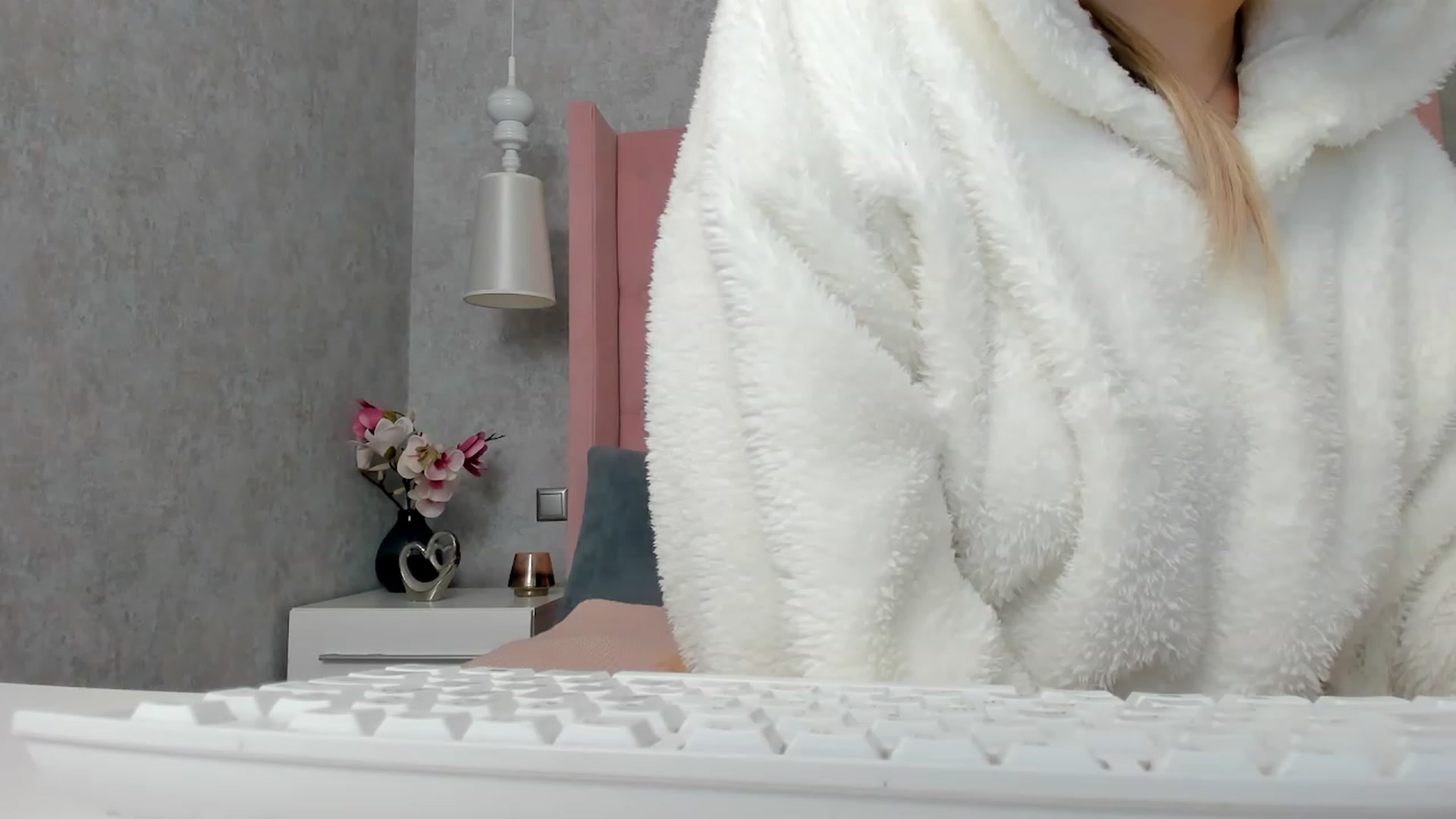 Gallery image thumbnail from SofiBloom's myfreecams stream on, 12/06/2022, 12:02 image 6 of 20