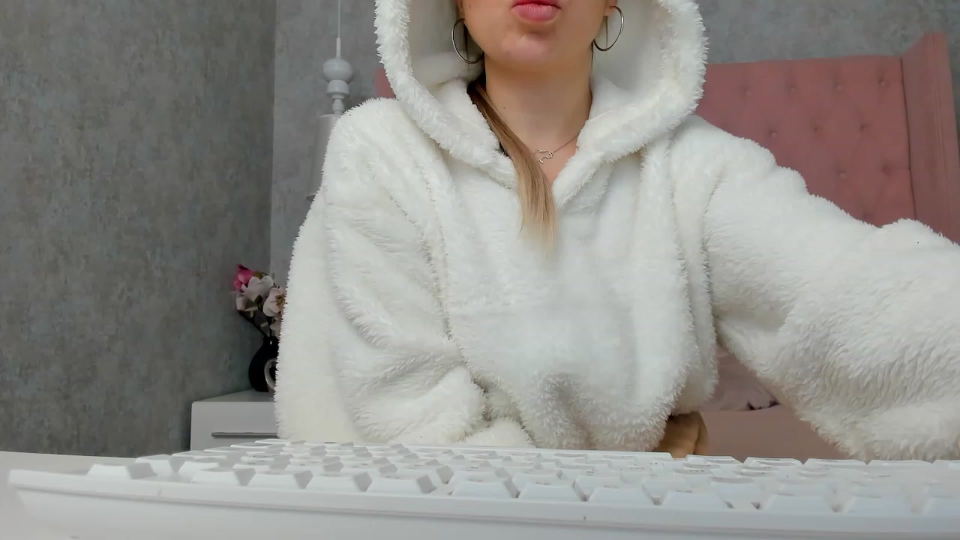 Gallery image thumbnail from SofiBloom's myfreecams stream on, 12/06/2022, 12:02 image 9 of 20