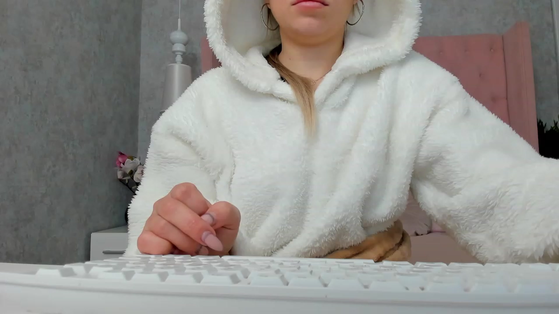 Gallery image thumbnail from SofiBloom's myfreecams stream on, 12/06/2022, 12:02 image 18 of 20