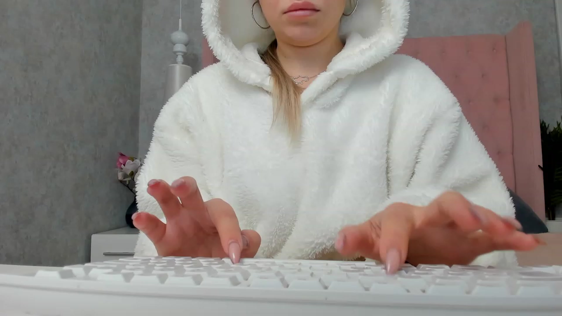 Gallery image thumbnail from SofiBloom's myfreecams stream on, 12/06/2022, 12:02 image 20 of 20
