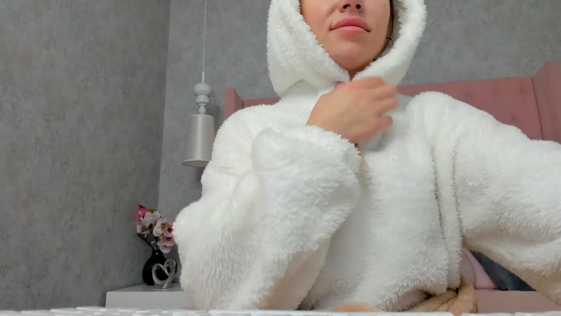 Gallery image thumbnail from SofiBloom's myfreecams stream on, 12/06/2022, 14:16 image 12 of 20