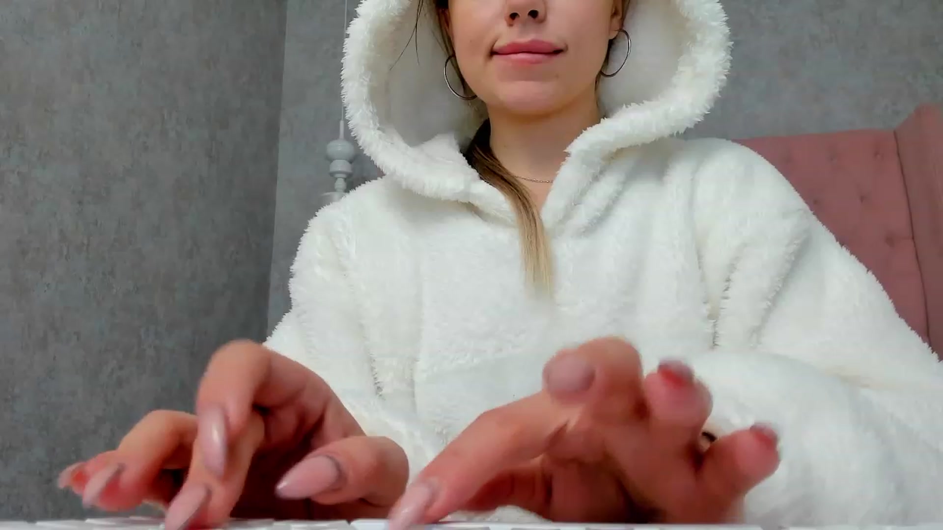 Gallery image thumbnail from SofiBloom's myfreecams stream on, 12/06/2022, 14:16 image 17 of 20