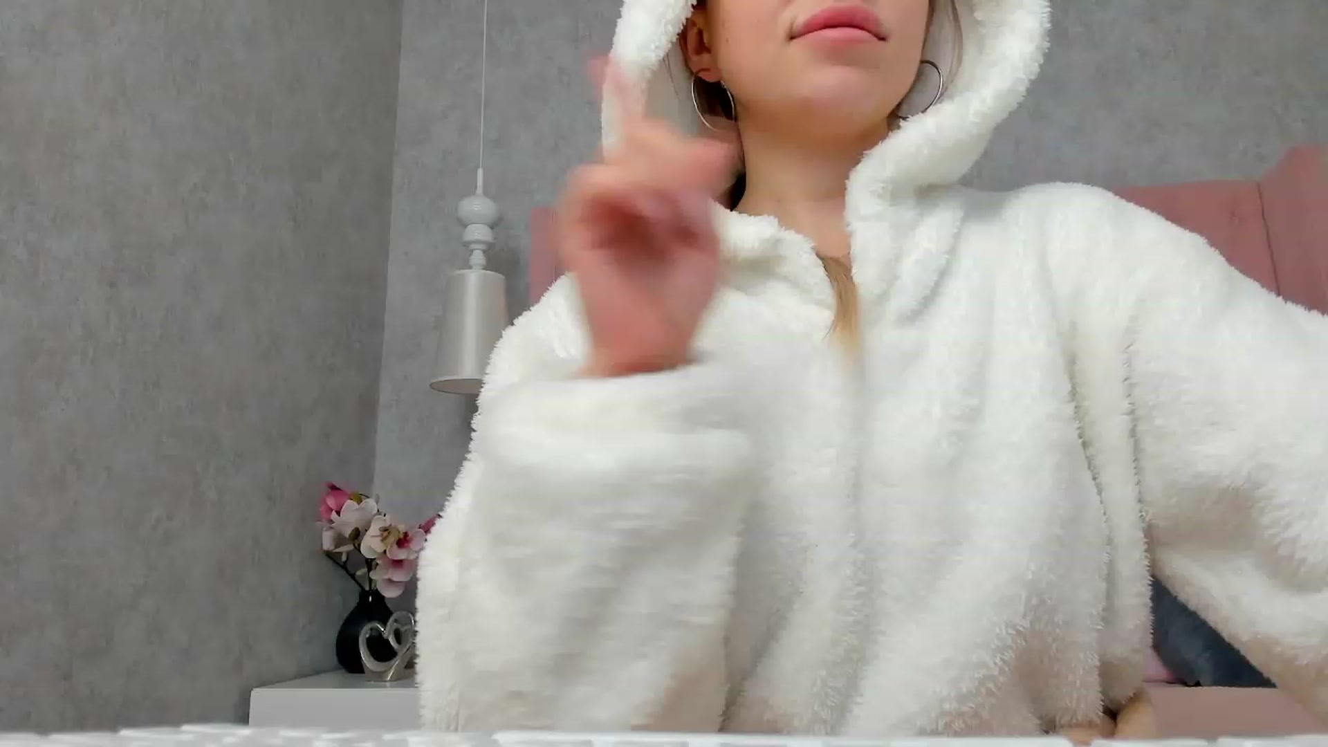 Gallery image thumbnail from SofiBloom's myfreecams stream on, 12/06/2022, 14:16 image 16 of 20
