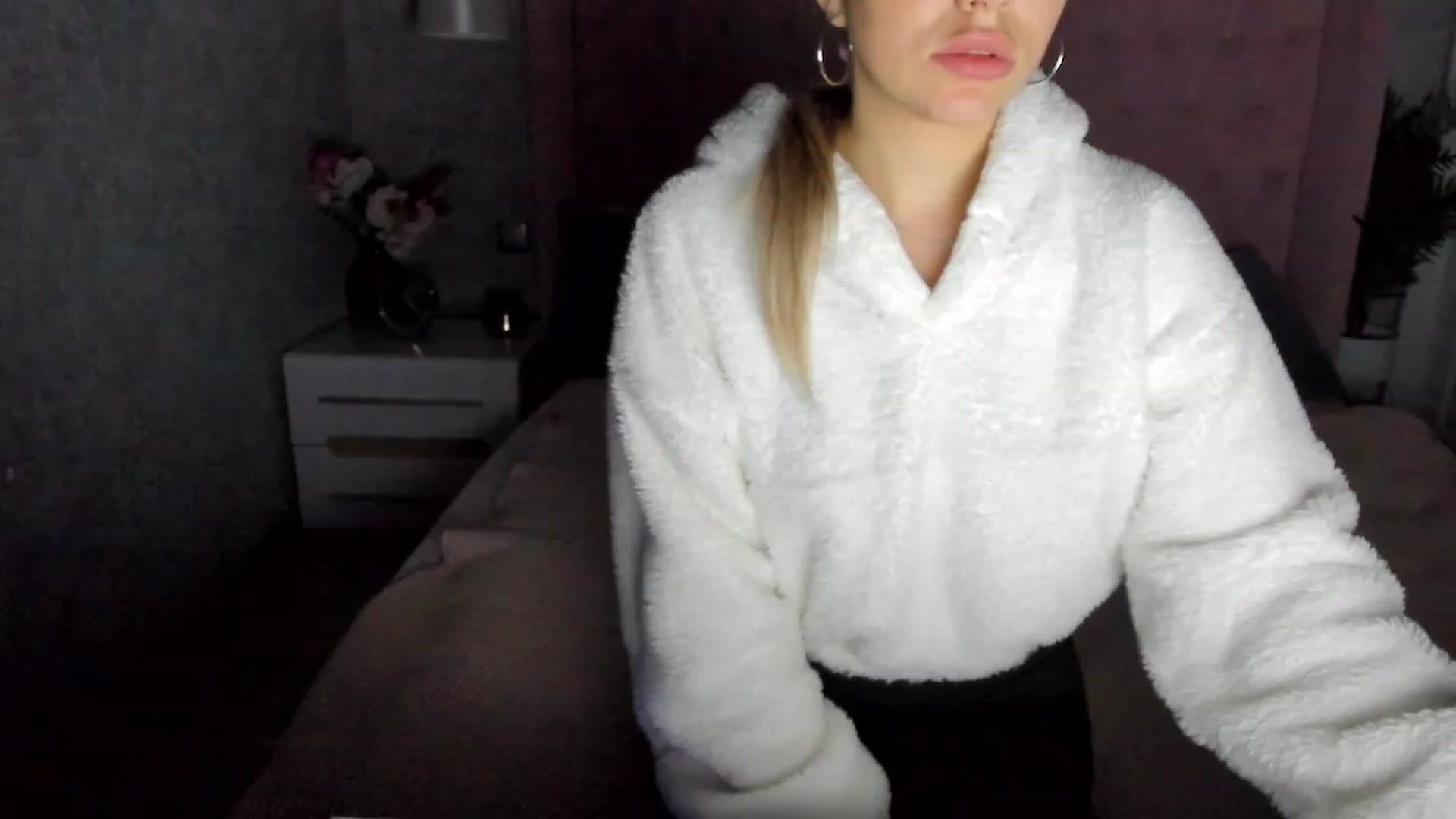 Gallery image thumbnail from SofiBloom's myfreecams stream on, 12/06/2022, 15:34 image 1 of 20