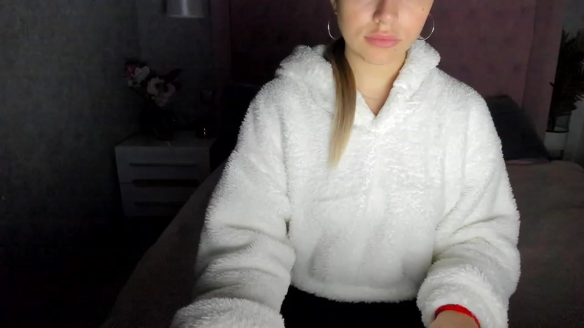 Gallery image thumbnail from SofiBloom's myfreecams stream on, 12/06/2022, 15:34 image 8 of 20