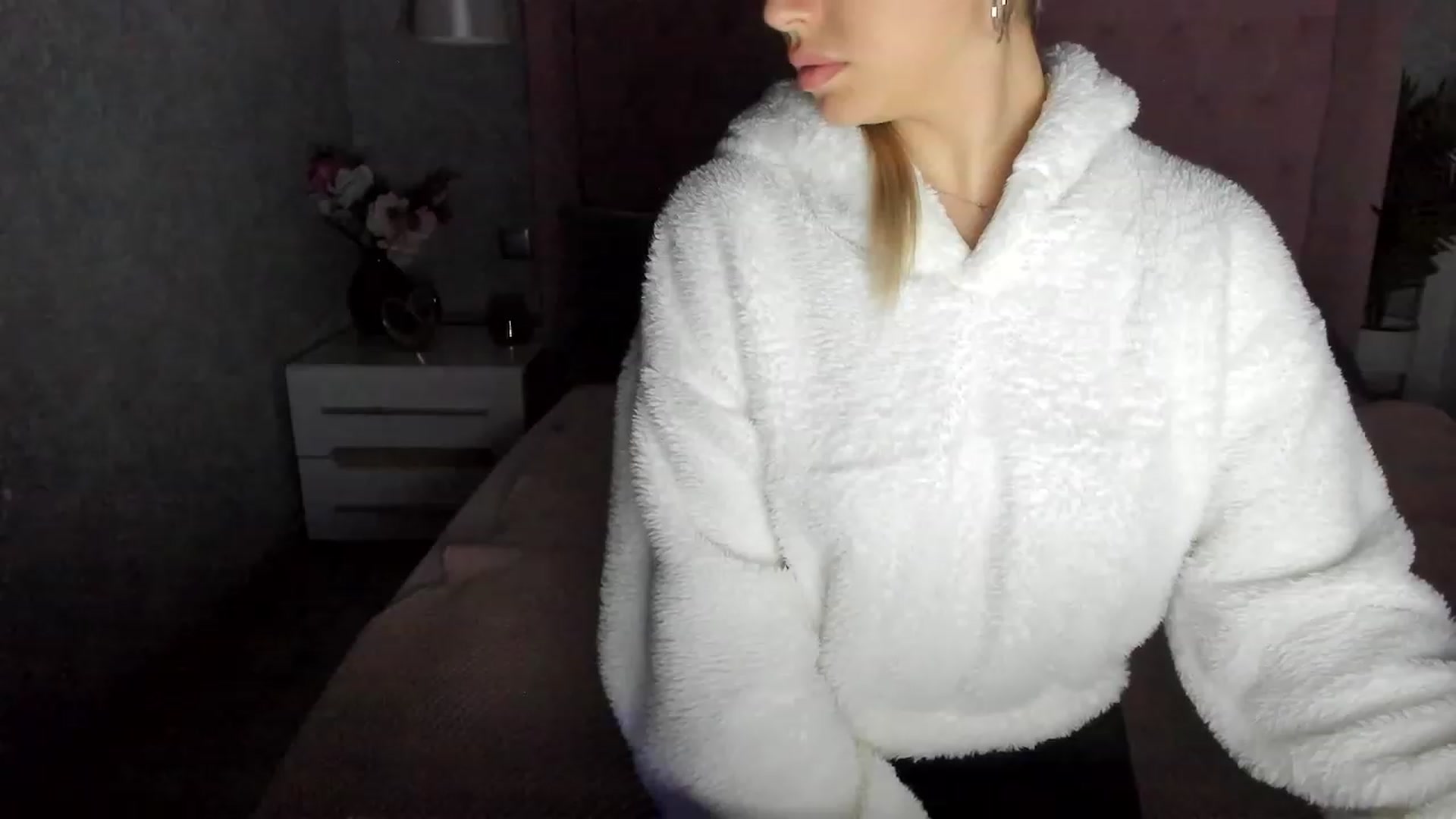 Gallery image thumbnail from SofiBloom's myfreecams stream on, 12/06/2022, 15:34 image 11 of 20