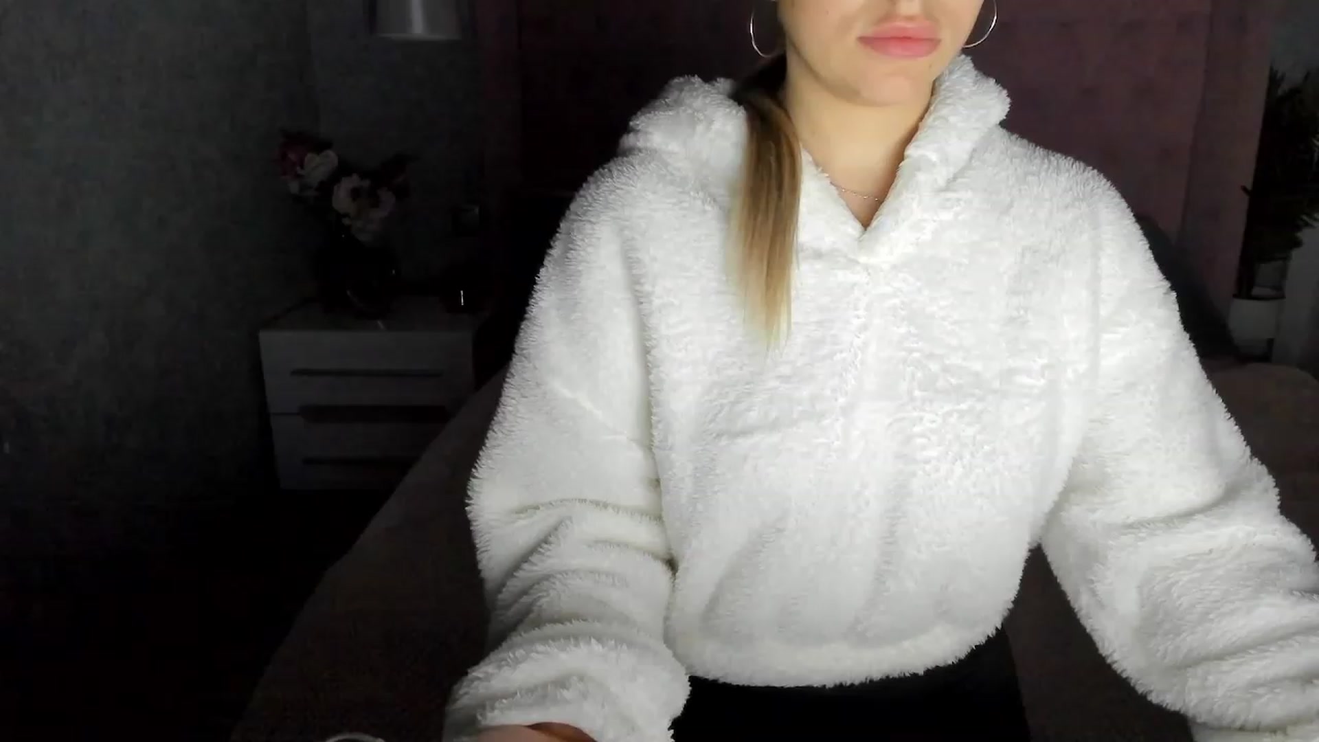 Gallery image thumbnail from SofiBloom's myfreecams stream on, 12/06/2022, 15:34 image 15 of 20