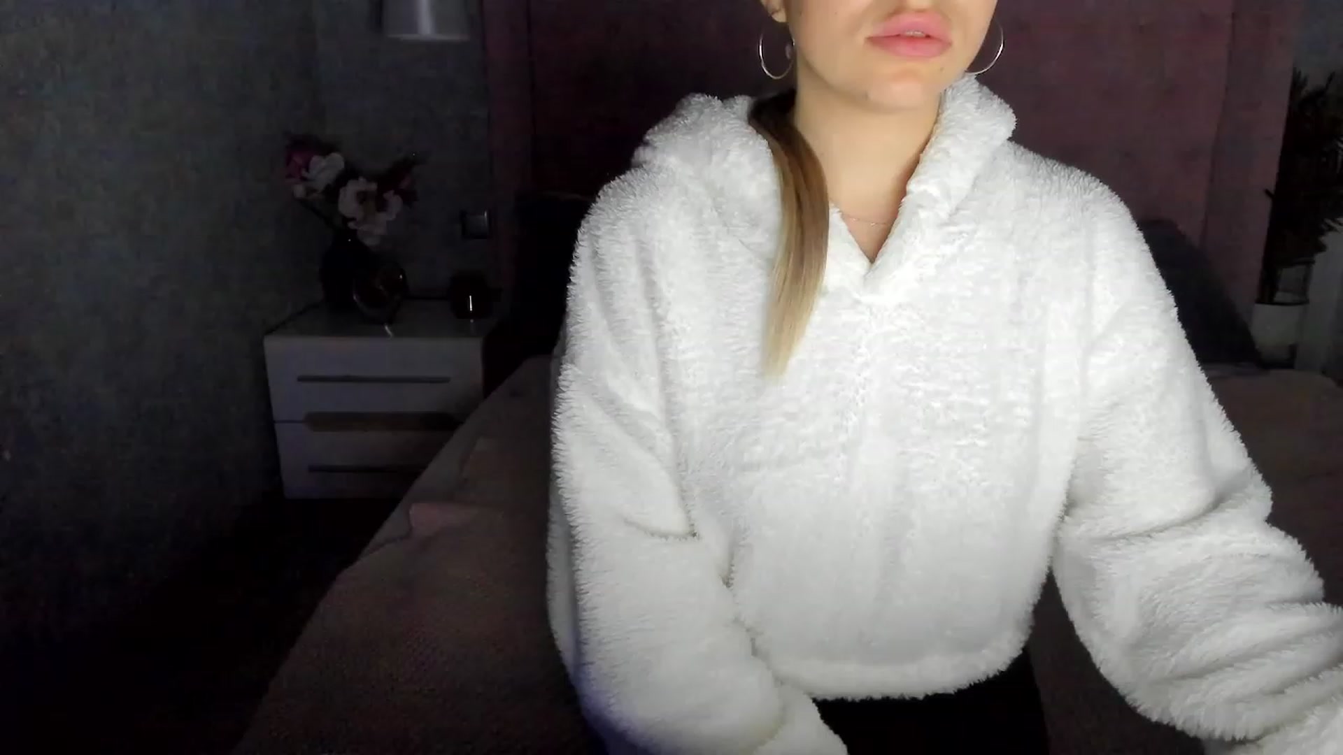 Gallery image thumbnail from SofiBloom's myfreecams stream on, 12/06/2022, 15:34 image 9 of 20