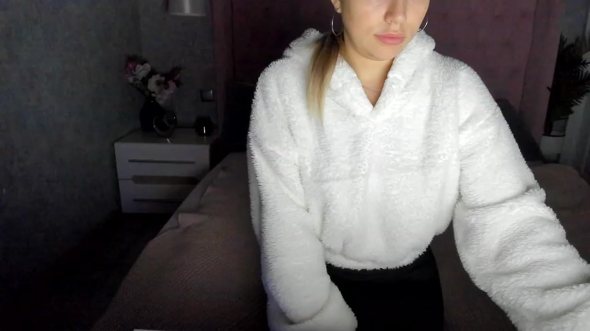 Gallery image thumbnail from SofiBloom's myfreecams stream on, 12/06/2022, 15:34 image 2 of 20