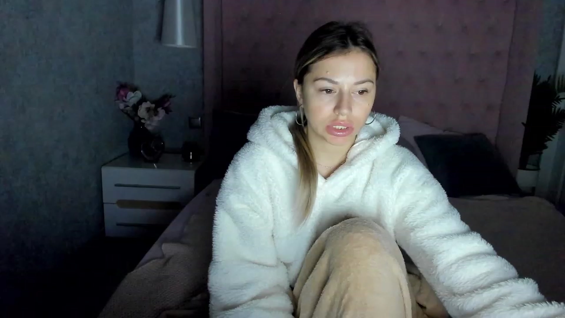 Gallery image thumbnail from SofiBloom's myfreecams stream on, 12/06/2022, 16:21 image 5 of 20
