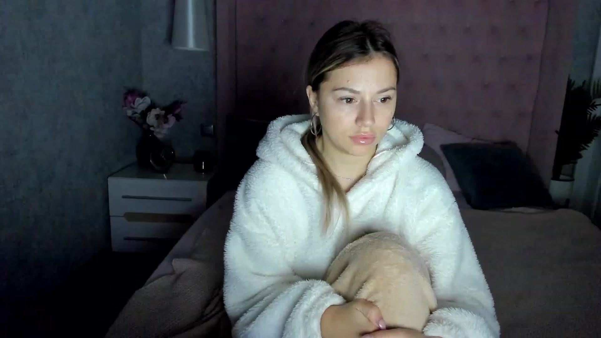 Gallery image thumbnail from SofiBloom's myfreecams stream on, 12/06/2022, 16:21 image 4 of 20