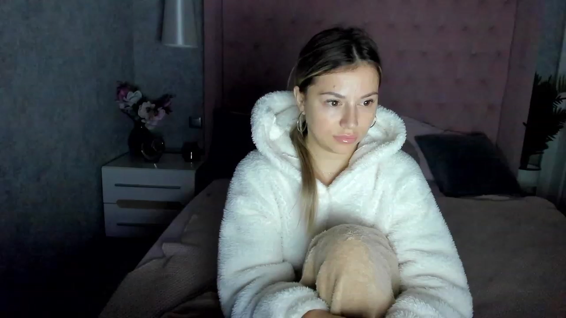 Gallery image thumbnail from SofiBloom's myfreecams stream on, 12/06/2022, 16:21 image 16 of 20