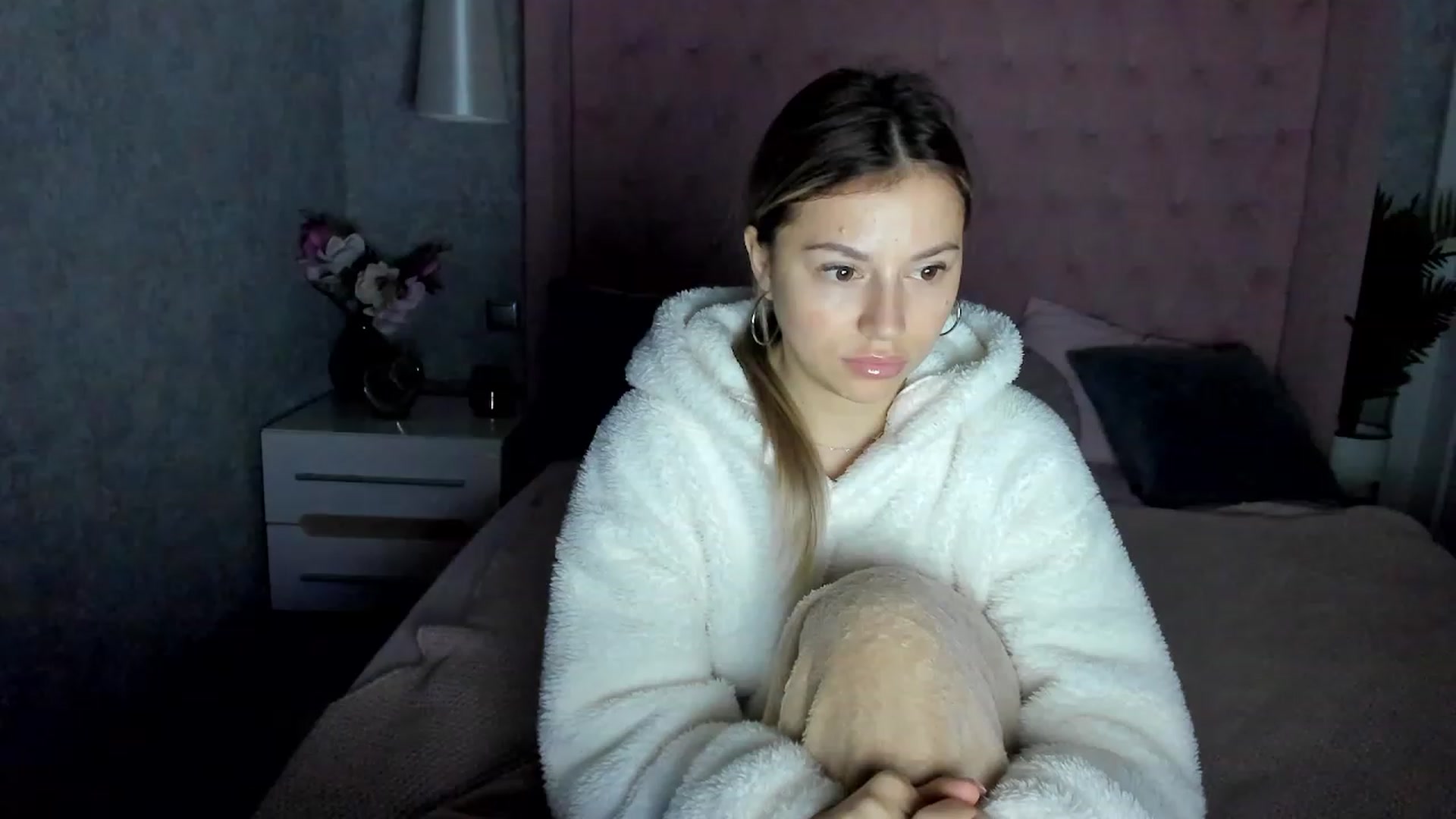 Gallery image thumbnail from SofiBloom's myfreecams stream on, 12/06/2022, 16:21 image 6 of 20