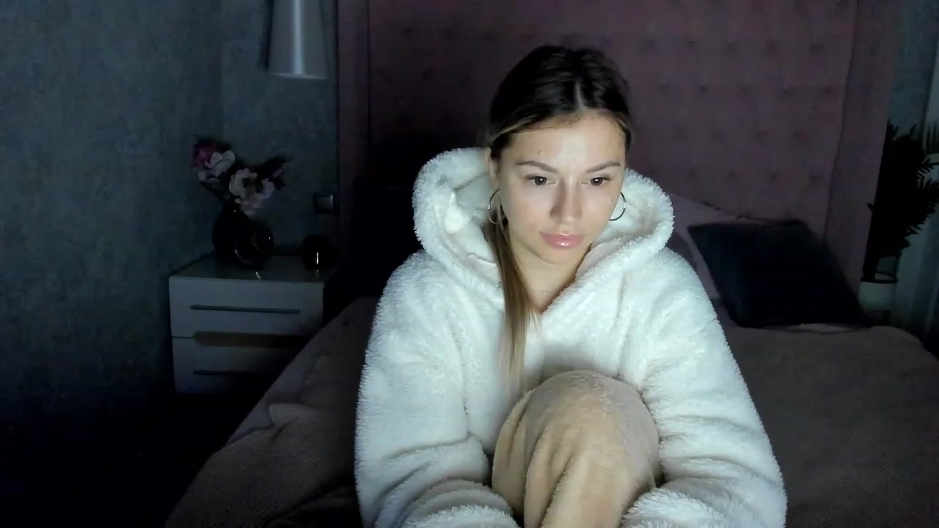 Gallery image thumbnail from SofiBloom's myfreecams stream on, 12/06/2022, 16:21 image 12 of 20