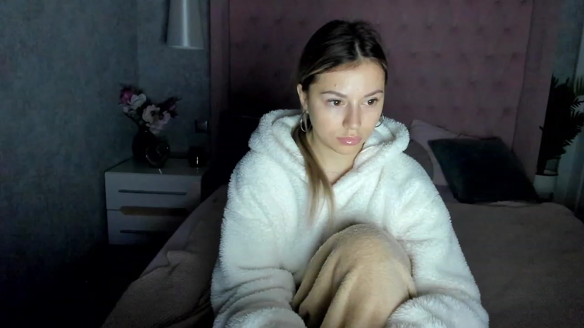 Gallery image thumbnail from SofiBloom's myfreecams stream on, 12/06/2022, 16:21 image 2 of 20