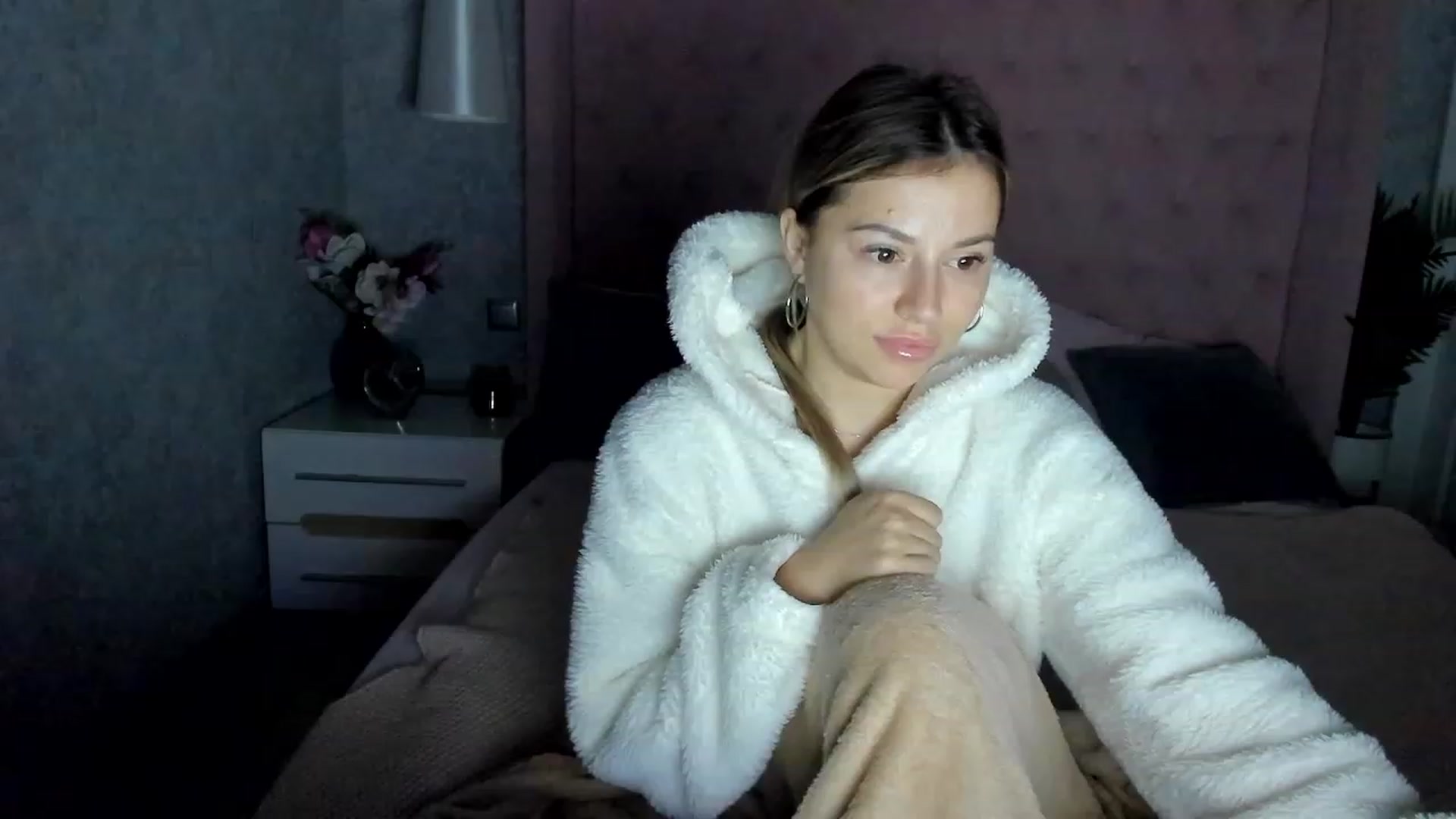 Gallery image thumbnail from SofiBloom's myfreecams stream on, 12/06/2022, 16:21 image 11 of 20