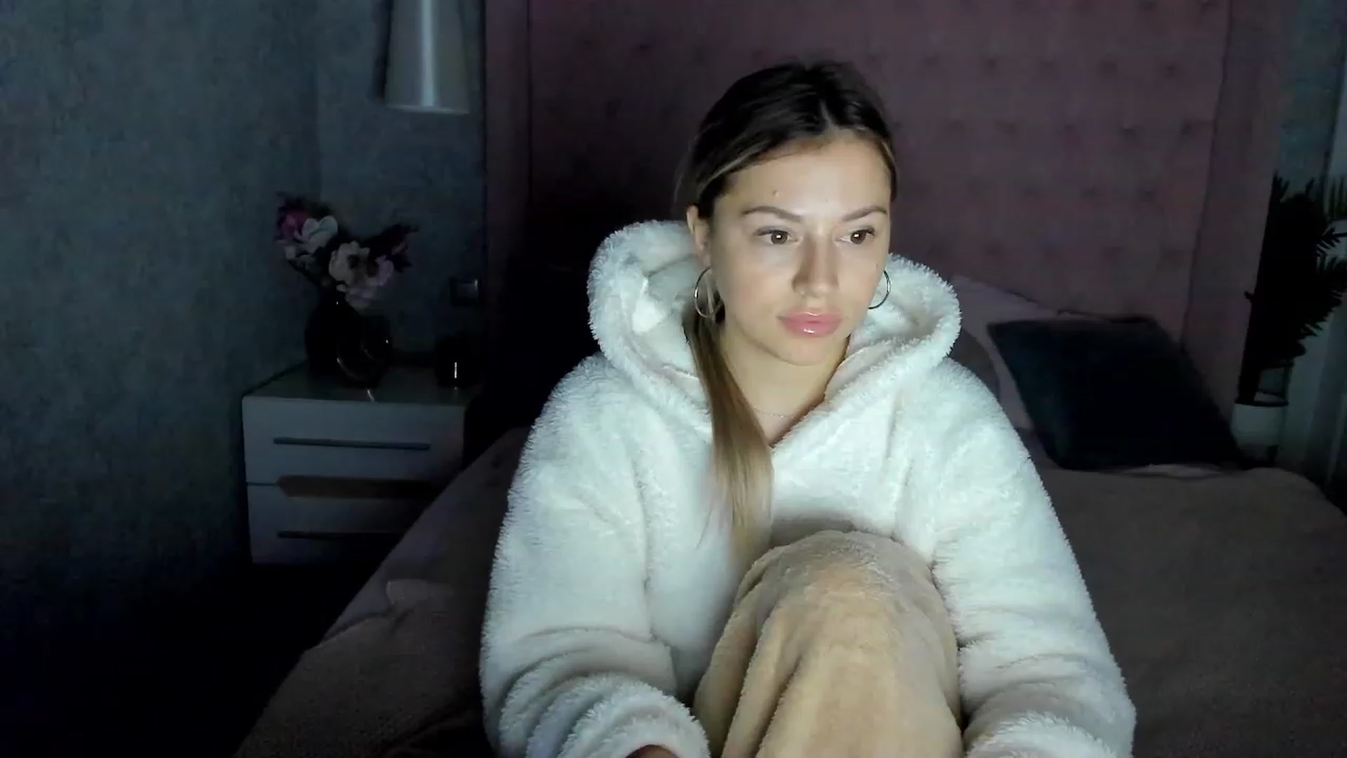 Gallery image thumbnail from SofiBloom's myfreecams stream on, 12/06/2022, 16:21 image 19 of 20