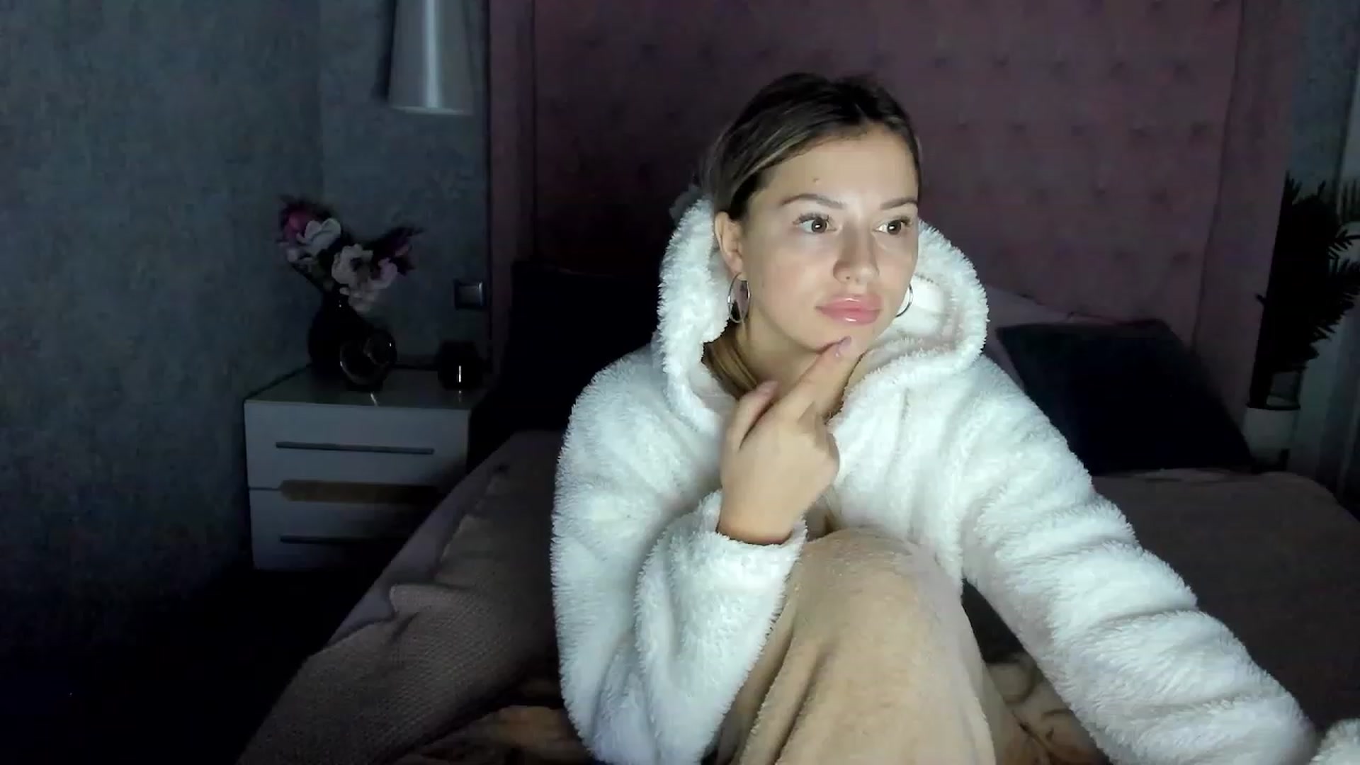 Gallery image thumbnail from SofiBloom's myfreecams stream on, 12/06/2022, 16:21 image 8 of 20