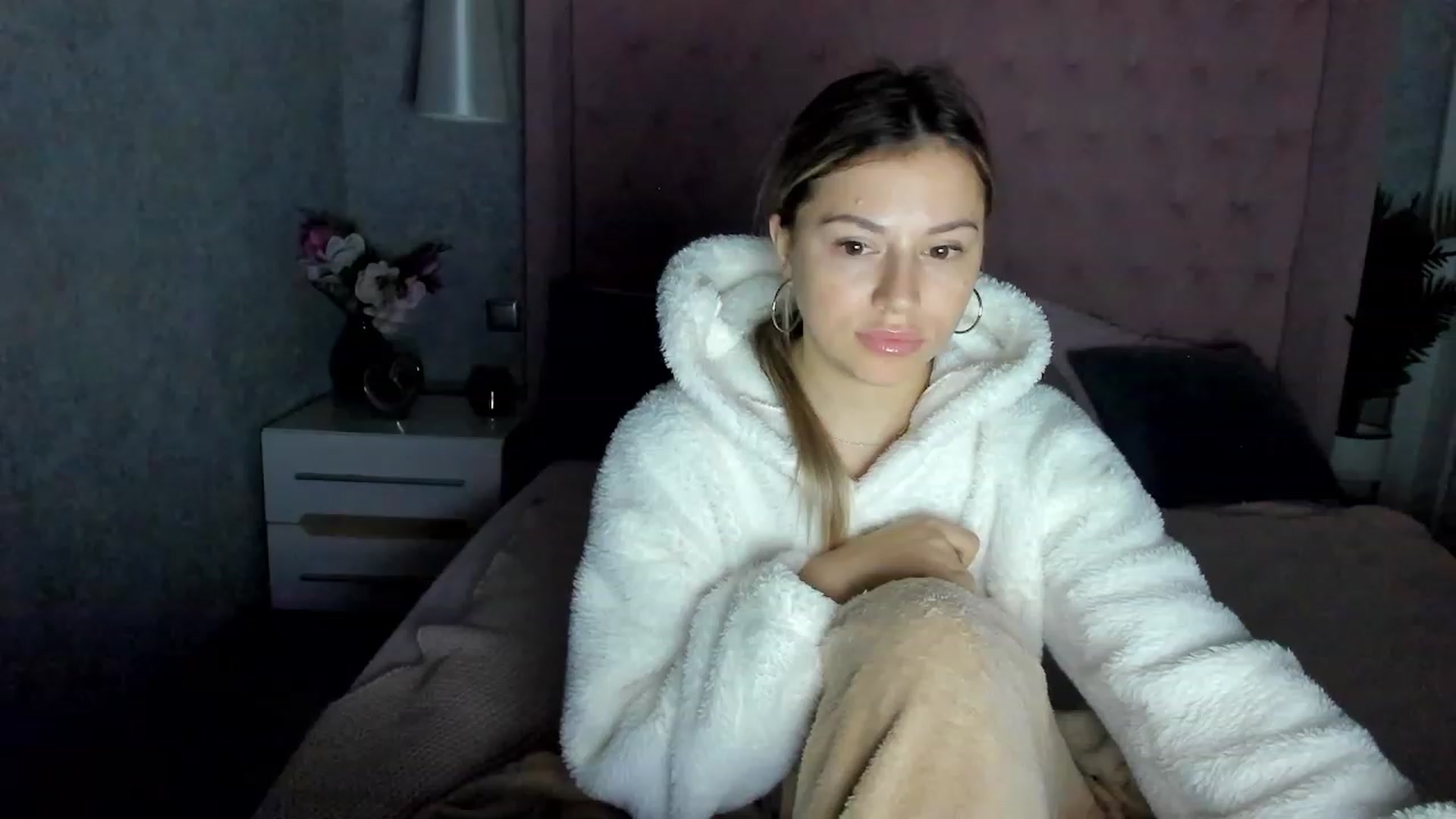 Gallery image thumbnail from SofiBloom's myfreecams stream on, 12/06/2022, 16:21 image 17 of 20