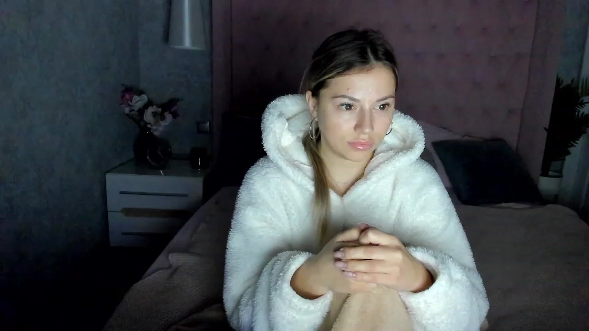 Gallery image thumbnail from SofiBloom's myfreecams stream on, 12/06/2022, 16:21 image 15 of 20