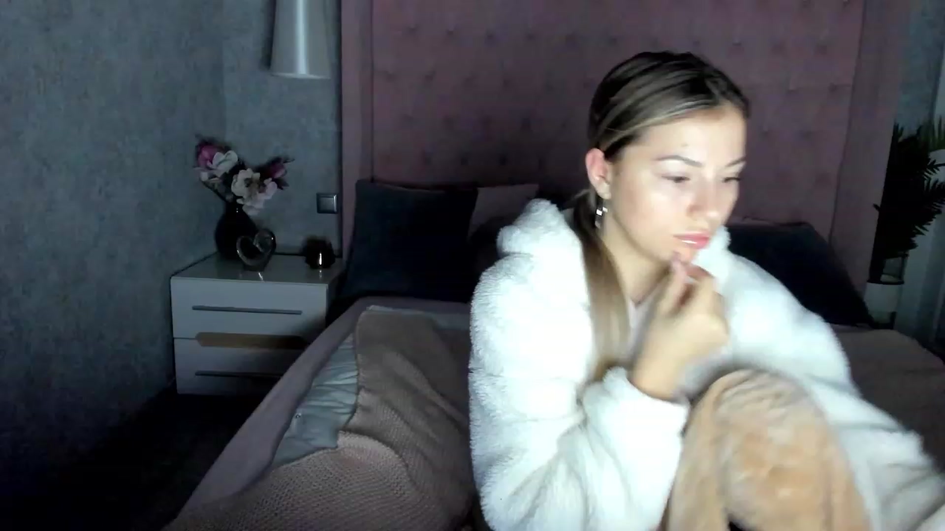 Gallery image thumbnail from SofiBloom's myfreecams stream on, 12/06/2022, 19:07 image 19 of 20