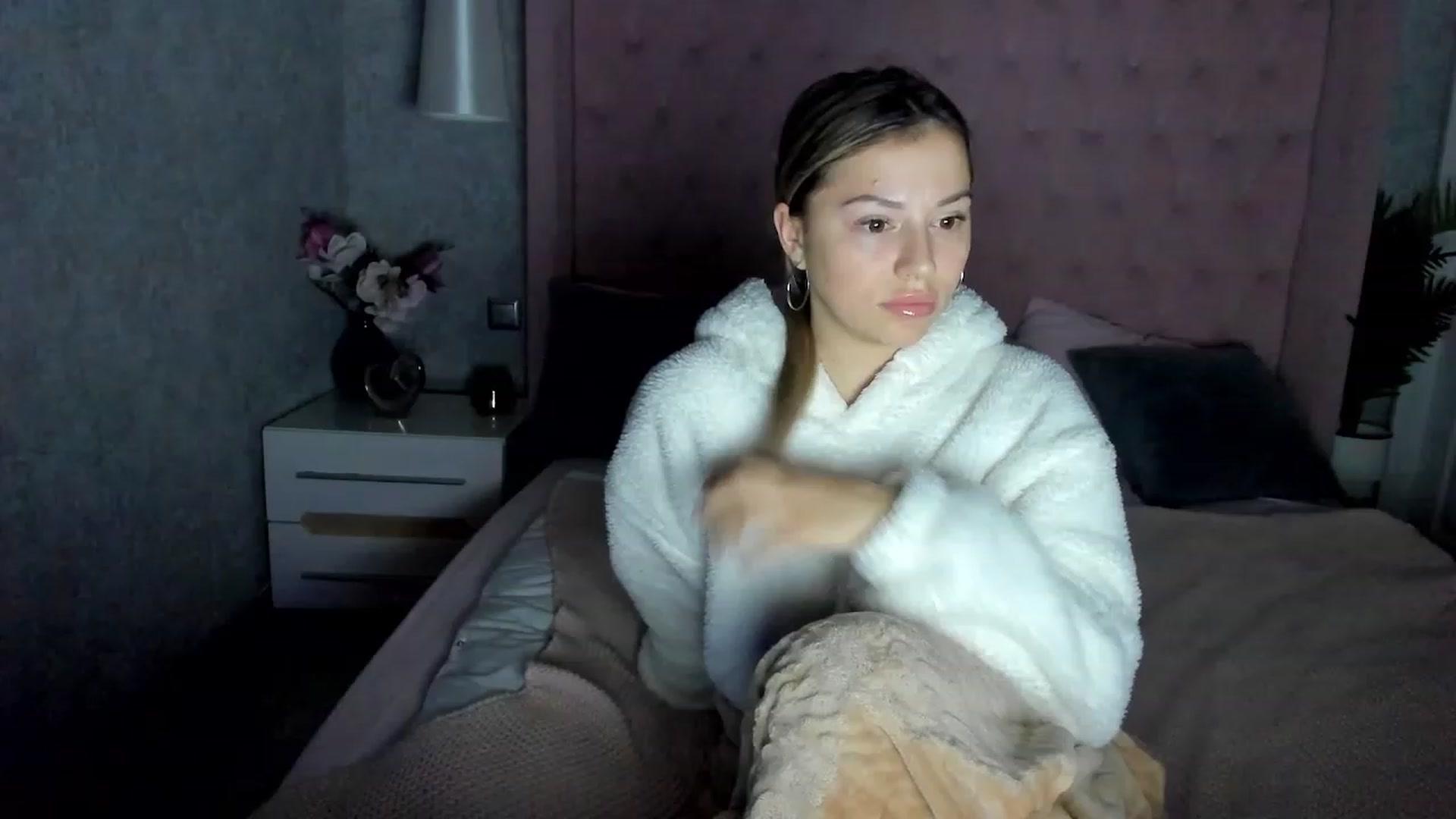 Gallery image thumbnail from SofiBloom's myfreecams stream on, 12/06/2022, 19:07 image 16 of 20