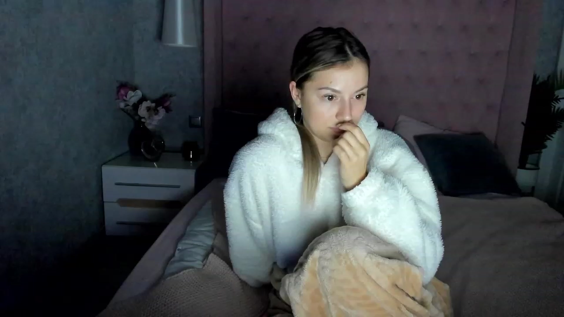 Gallery image thumbnail from SofiBloom's myfreecams stream on, 12/06/2022, 19:07 image 12 of 20