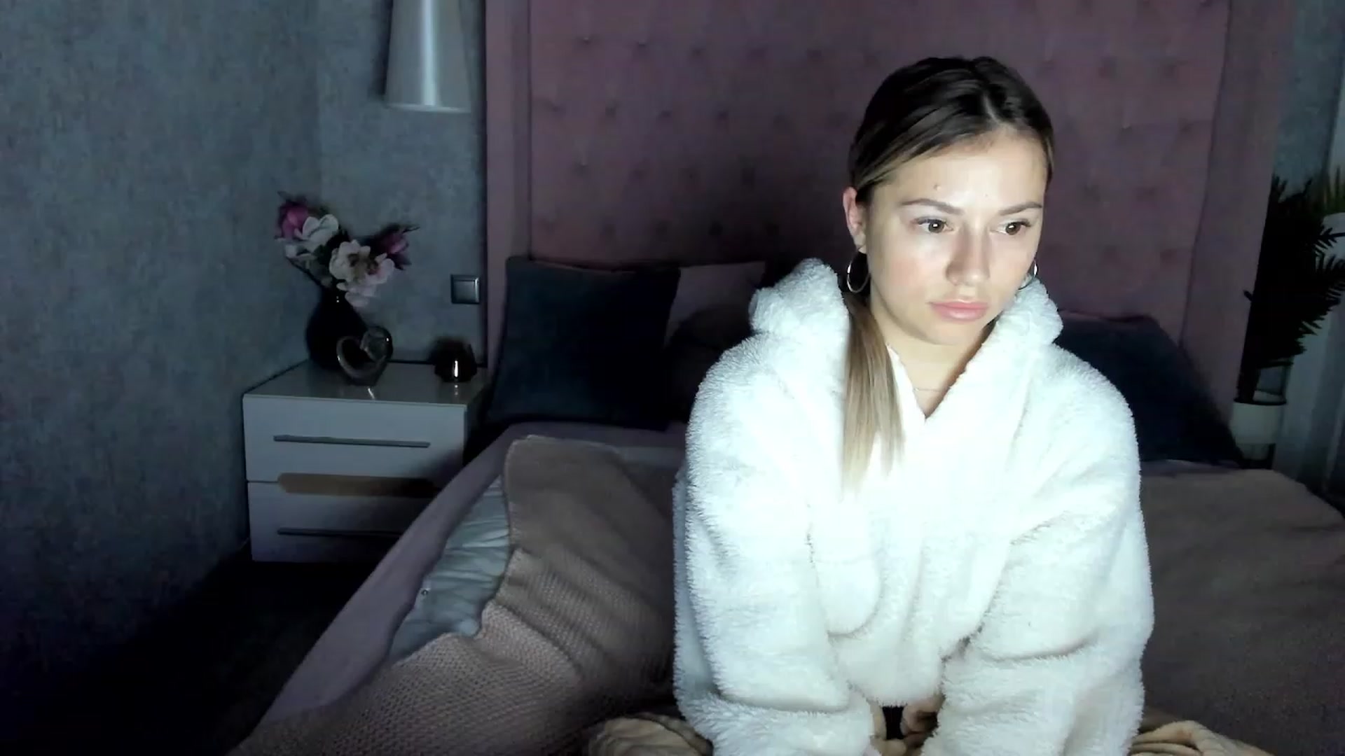 Gallery image thumbnail from SofiBloom's myfreecams stream on, 12/06/2022, 19:07 image 4 of 20