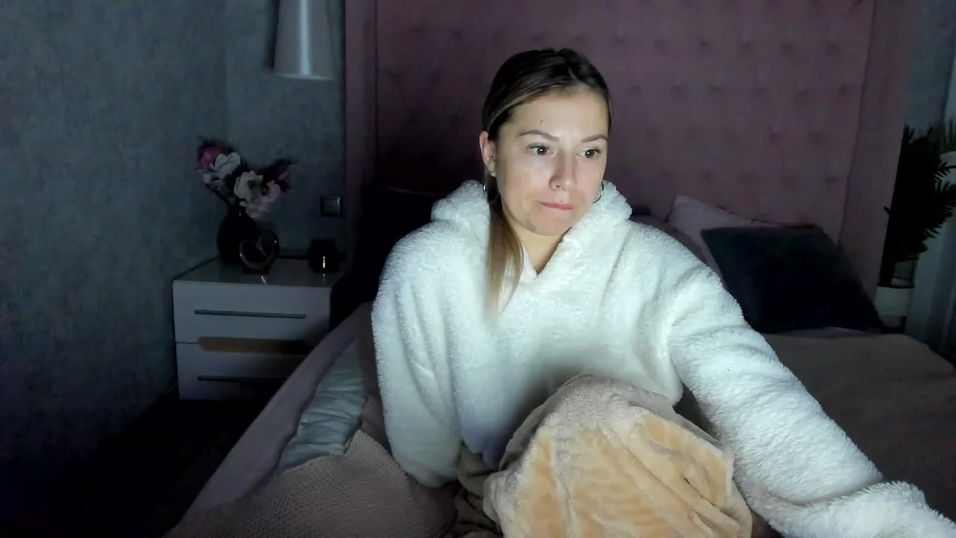 Gallery image thumbnail from SofiBloom's myfreecams stream on, 12/06/2022, 19:07 image 10 of 20