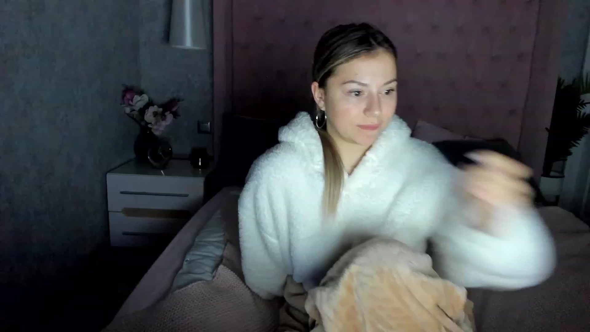 Gallery image thumbnail from SofiBloom's myfreecams stream on, 12/06/2022, 19:07 image 13 of 20